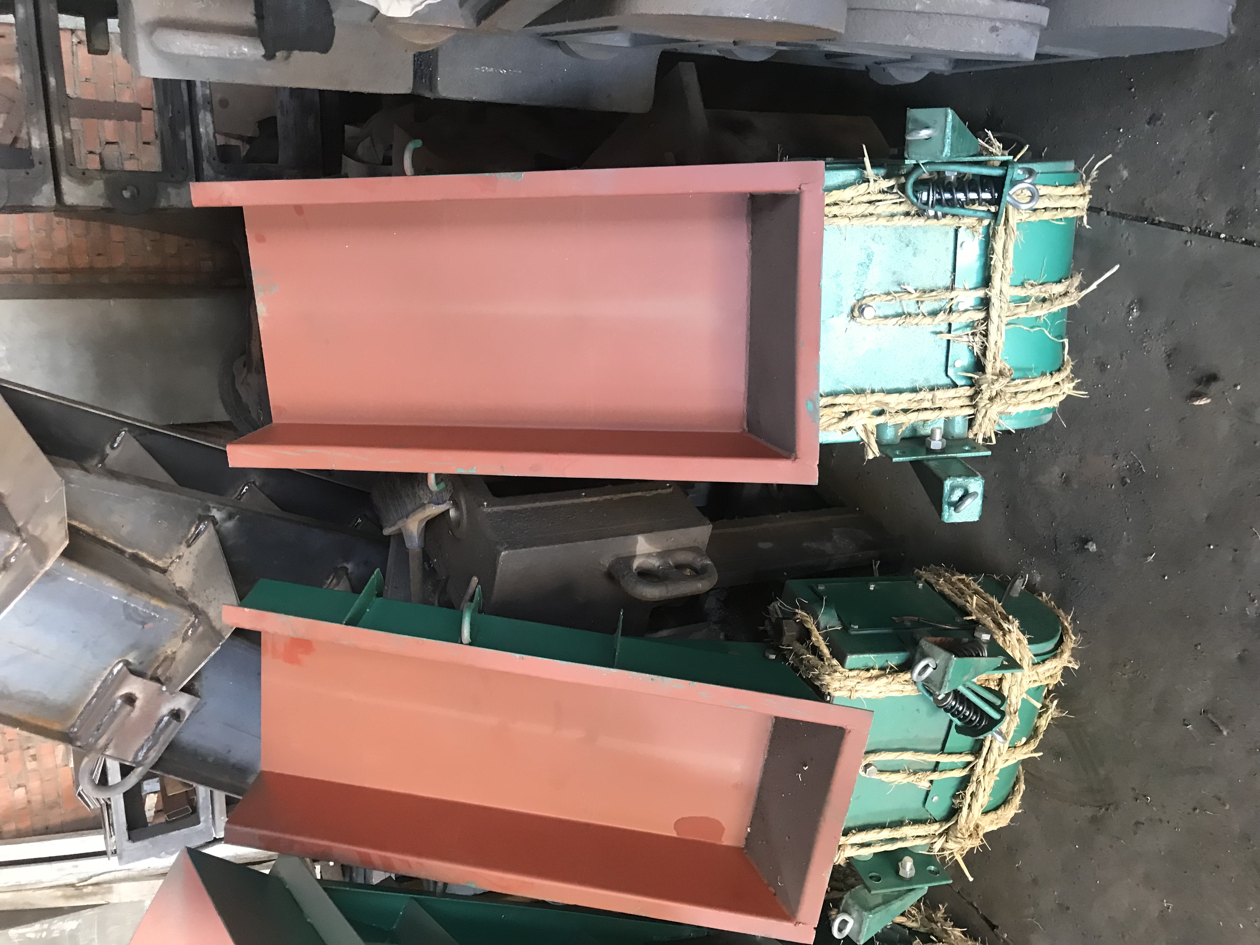 電磁振動給料機廠家解說安裝知識(電磁振動給料機下料慢)