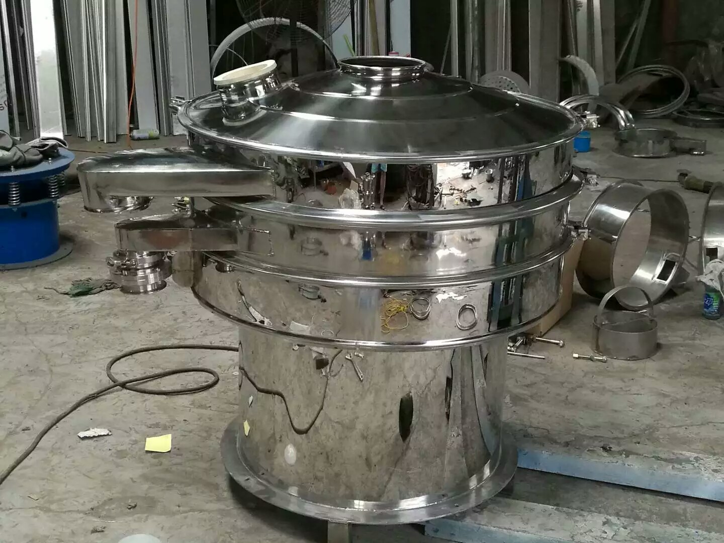 旋振篩在醫(yī)藥行業(yè)的應(yīng)用優(yōu)勢(藥廠振動篩)